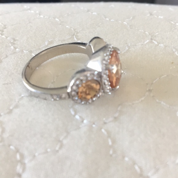 Beautiful ring - Picture 2 of 3